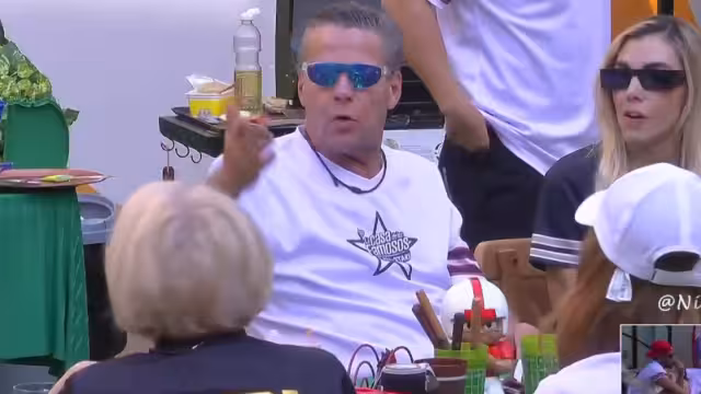 Adame llama pandillera a una de sus compañeras