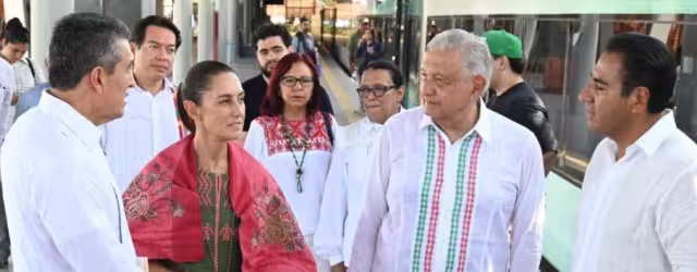 Claudia Sheinbaum y Andrés Manuel López Obrador en la estación Palenque del Tren Maya