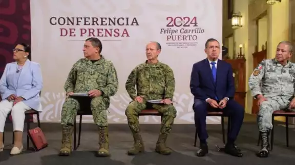 José Rafael Ojeda Durán (centro), secretario de Marina, garantizó la segurodad para el día de las elecciones del 2 de junio