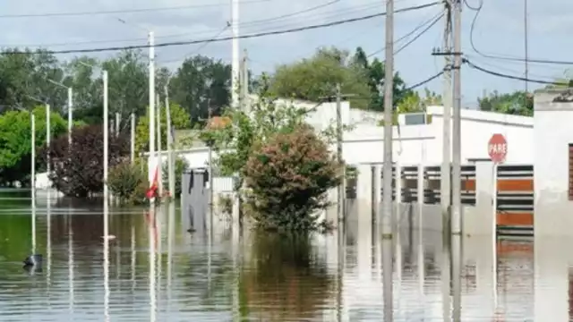 Las inundaciones en 10 departamentos de Uruguay han dejado más de 2 mil desplazados