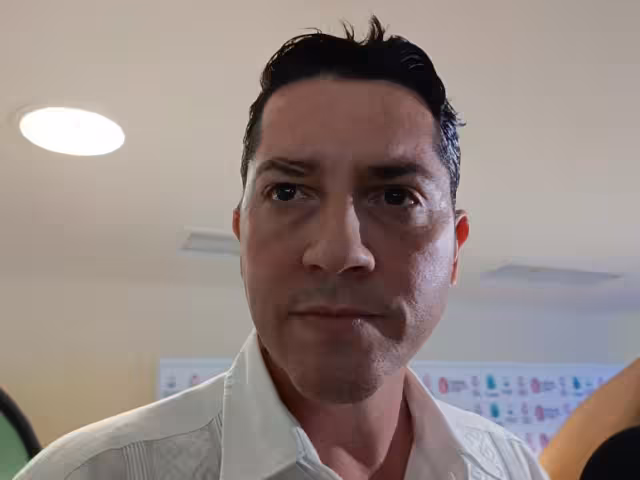 El turismo de convenciones en Campeche no enfrenta riesgos por el metapneumovirus, según Luis Emilio Ortiz de la Peña, director de Proeventos.