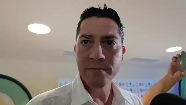 El turismo de convenciones en Campeche no enfrenta riesgos por el metapneumovirus, según Luis Emilio Ortiz de la Peña, director de Proeventos.