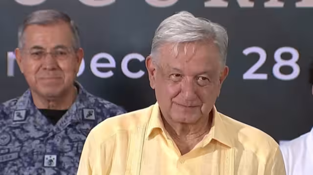 El presidente de México llegó a Campeche, momento histórico al ser acompañado por una presidenta electa