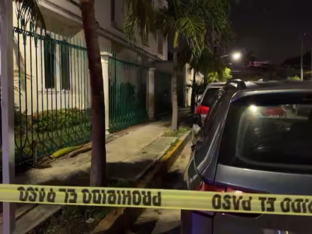 Montan operativo de seguridad por reporte de personas armadas en Cancún