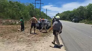 Choque en carretera de Tulum deja daños materiales y una persona herida