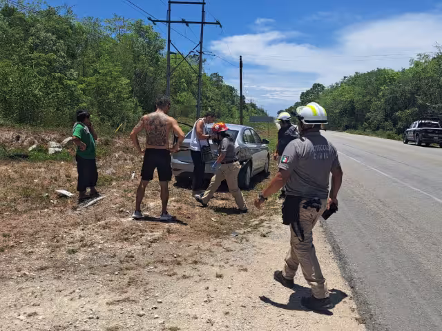 Una de las pasajeras de la camioneta resultó herida, por lo que fue trasladada a un hospital