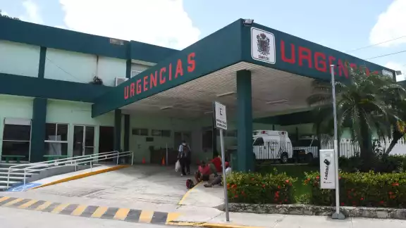 Predominan los casos de dengue con signos de alarma y dengue grave Predominan los casos de dengue con signos de alarma y dengue grave