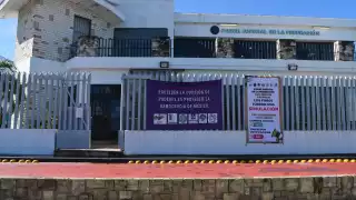 Juzgados de distrito en Campeche cuelgan mantas en contra de la reforma judicial 