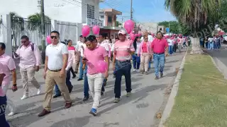 Escárcega se tiñe de rosa en caminata por la lucha contra el cáncer de mama