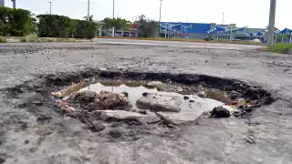  Lluvias y baches deprimen el servicio de transporte en Campeche: FUTV   