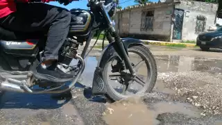 Calles destrozadas ponen en riesgo a repartidores en Campeche; hasta 10 accidentes semanales 