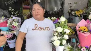Floristas de Carmen ajustan precios por Día de Muertos ante clima y economía