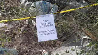 Desalojan a familia  de un predio de la avenida Héroe de Nacozari en Campeche; cumplen orden judicial   