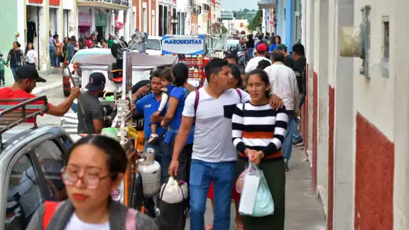 Las calles del Centro Histórico registraron especial movilidad de las familias que buscaban las ofertas de último momento