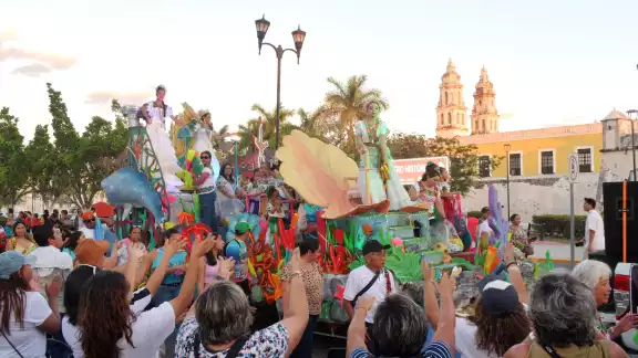 Campechanos y turistas disfrutaron del derrotero realizado en la Circuito Baluartes Campechanos y turistas disfrutaron del derrotero realizado en la Circuito Baluartes