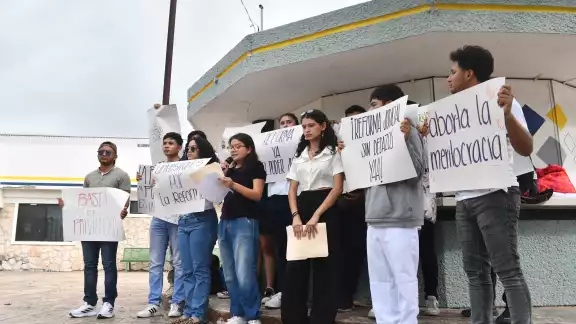 Los estudiantes pidieron que el pueblo elija a jueces, ministros y magistrados para acabar con los excesos y privilegios del Poder Judicial