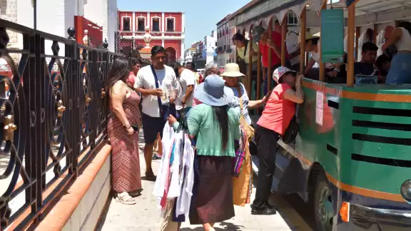 Empresarios del Centro Histórico promueven la ciudad con una rifa dirigida a visitantes de Mérida.