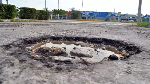 Ayuntamiento de Campeche criticado por abandono en calles e iluminación Ayuntamiento de Campeche criticado por abandono en calles e iluminación