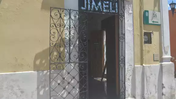 Las rejas de metal son opción para frenar los asaltos