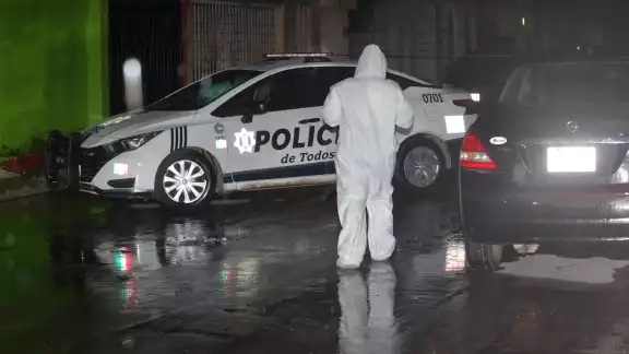 A una de las víctimas la ejecutaron dentro de su auto A una de las víctimas la ejecutaron dentro de su auto