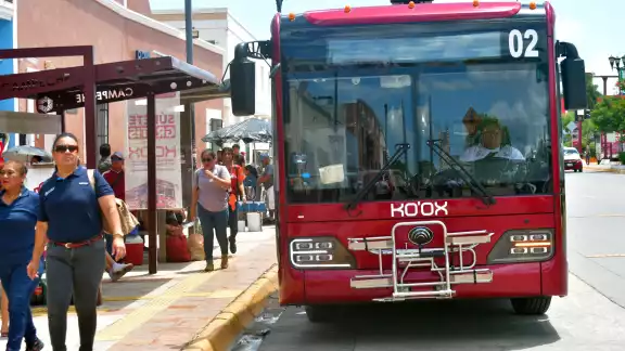 Policía Estatal prohíbe estacionarse en los paraderos del Ko’ox en Campeche. Policía Estatal prohíbe estacionarse en los paraderos del Ko’ox en Campeche.