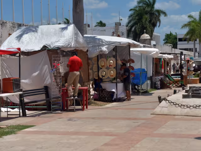 En el Parque Principal estaban asentados más de 60 artesanos