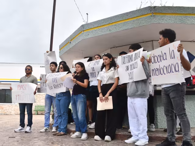 Los estudiantes pidieron que el pueblo elija a jueces, ministros y magistrados para acabar con los excesos y privilegios del Poder Judicial