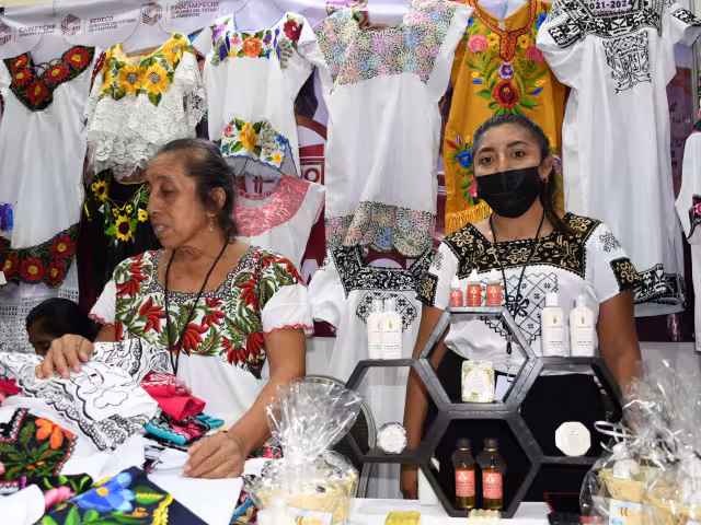 México está infestado de tiendas asiáticas que producen en cantidades industriales y a precios hasta 70 por ciento menores.