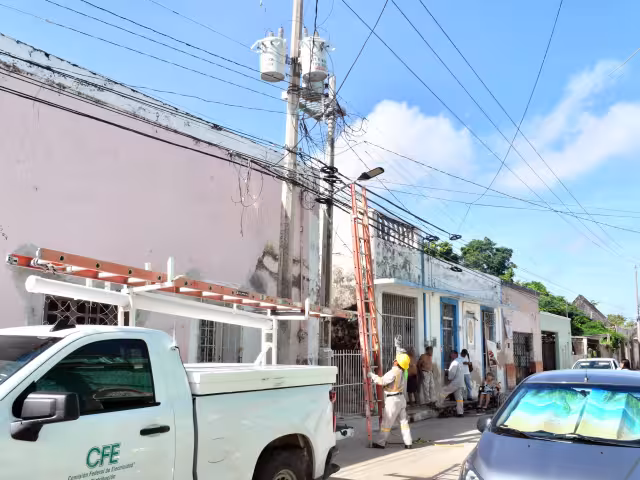 Las complicaciones son comunes de la temporada de calor porque la demanda de energía es mayor con el uso de aires acondicionados