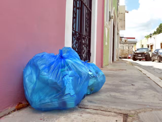 En zonas turísticas han reportado bolsas de basura