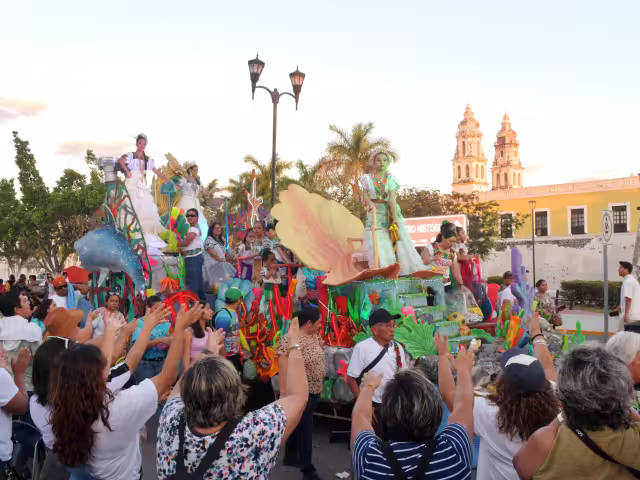 Campechanos y turistas disfrutaron del derrotero realizado en la Circuito Baluartes