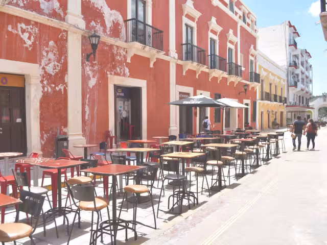 Al quedarse sin luz los negocios suspenden actividades