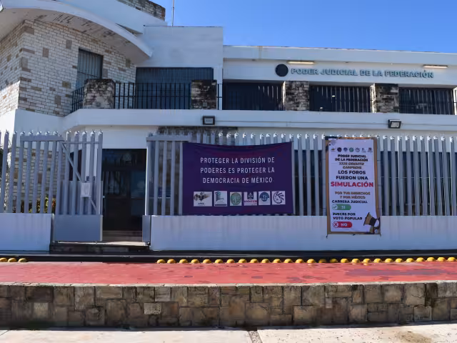 Integrantes del Poder Judicial de la Federación utilizaron los tres edificios para manifestarse