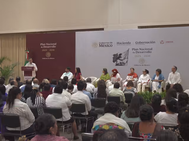 Los asistentes participaron en cinco mesas de trabajo tratando temas de interés