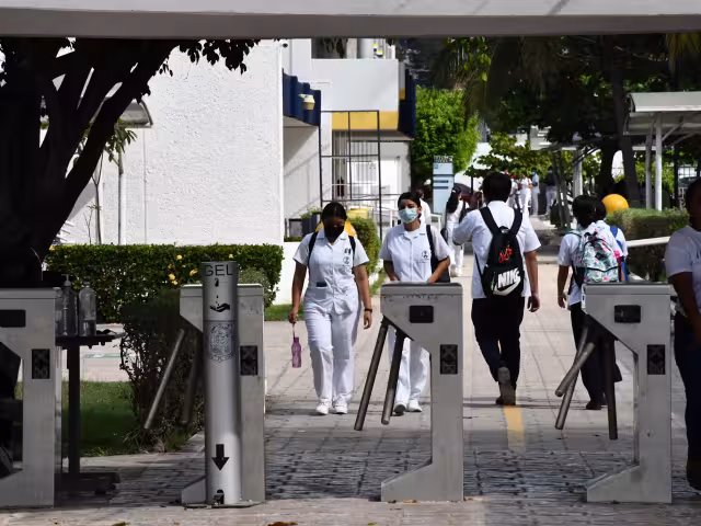 Muchos tienen problemas de depresión e intentos de suicidio, pues ingresan a medicina, pero no saben si la van a terminar.