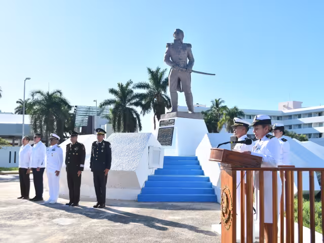 En el monumento a Pedro Sáinz de Baranda y en el Campo de Honor en Champotón, se realizó la ceremonia cívica por el 199 aniversario de expulsar la flota naval de España.