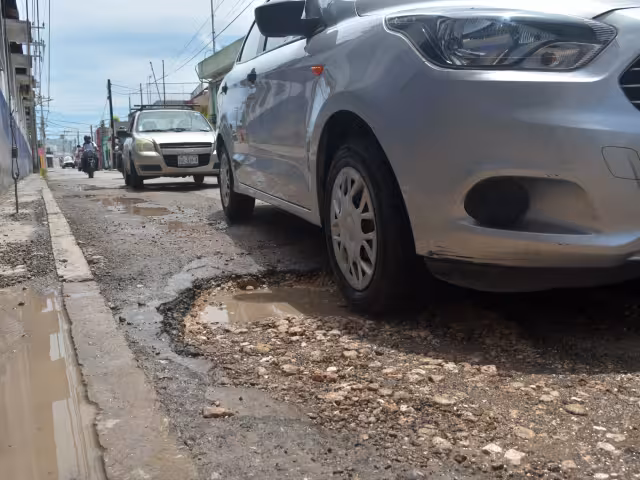 Por ley, el Ayuntamiento debe pagar los daños causados por el mal estado de las calles
