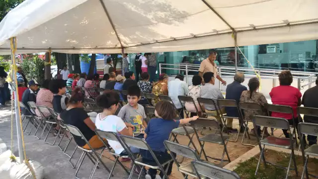 Los depósitos van de acuerdo a la letra inicial del primer apellido; no es necesario acudir antes.