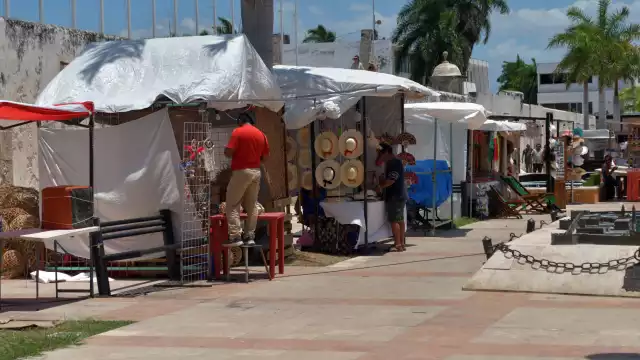 En el Parque Principal estaban asentados más de 60 artesanos