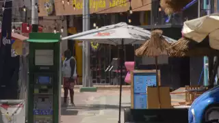 Trabajadores del sector turístico y comerciantes,  afectados por la temporada baja