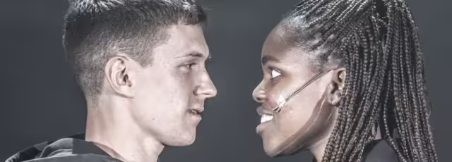 Tom Holland y Amewudah-Rivers dan vida a 'Romeo y Julieta'