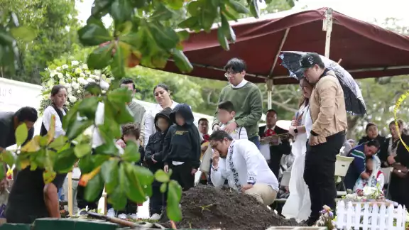 El niño perdió una dura pelea contra el cáncer, marcada por presuntas negligencias médicas en el ISSSTE, de acuerdo con las denuncias sus padres El niño perdió una dura pelea contra el cáncer, marcada por presuntas negligencias médicas en el ISSSTE, de acuerdo con las denuncias sus padres