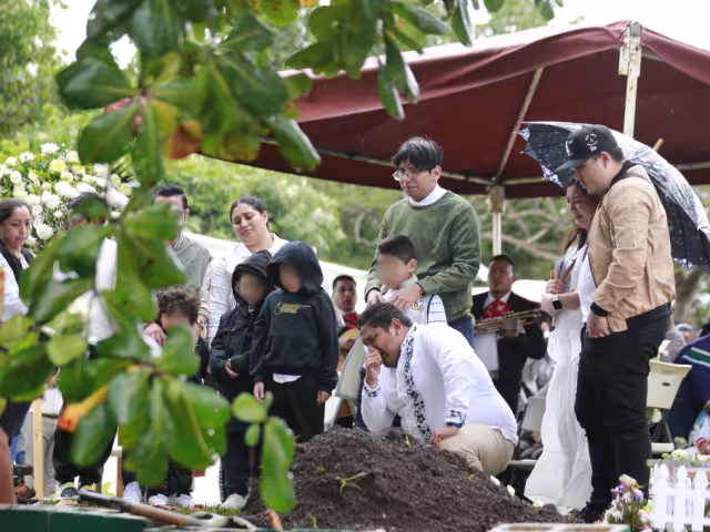 El niño perdió una dura pelea contra el cáncer, marcada por presuntas negligencias médicas en el ISSSTE, de acuerdo con las denuncias sus padres