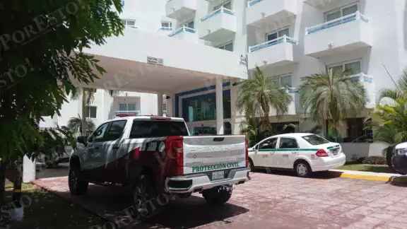 Aparentemente la mujer sufrió un paro cardíaco instantes después de salir de la piscina Aparentemente la mujer sufrió un paro cardíaco instantes después de salir de la piscina