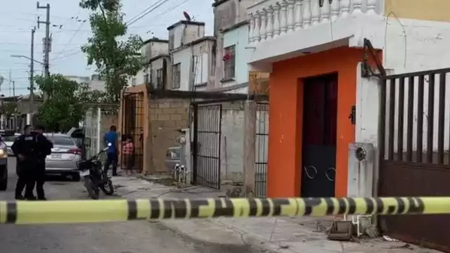 La víctima fue agredida a balazos al llegar a su domicilio en la Región 216 de Cancún.