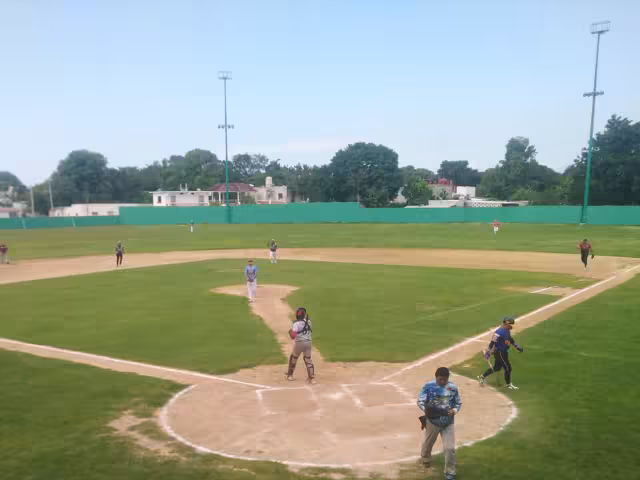 Ambas novenas ofrecieron un buen espectáculo en el campo.