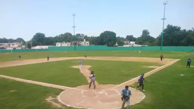 Ambas novenas ofrecieron un buen espectáculo en el campo.