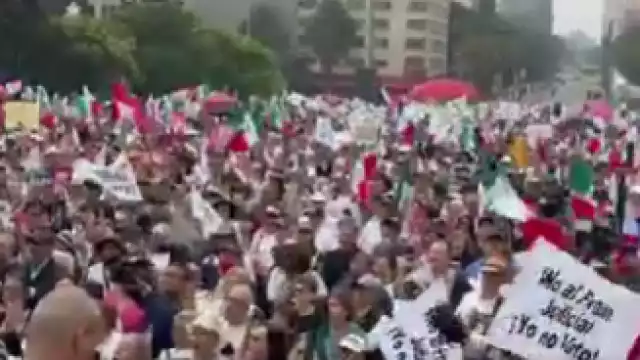 Cientos de manifestante se expresaron en contra de la elección judicial.