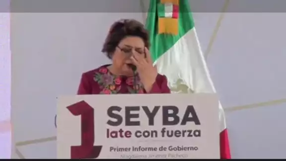 La alcaldesa no pudo terminar su discurso.