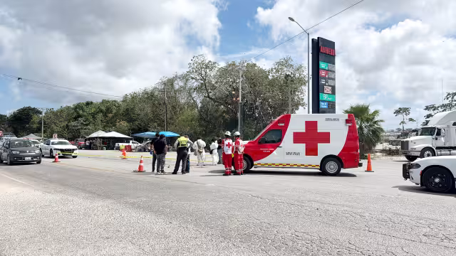 El conductor de la unidad de dos ruedas huyó, dejando a su compañero abandonado
